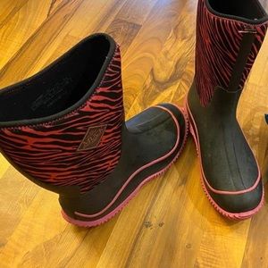 Kids size 6 muck boots